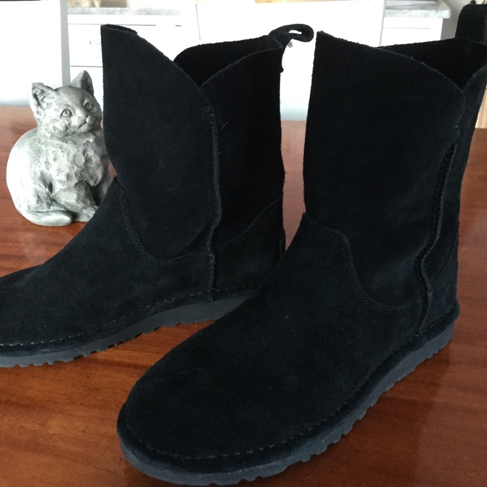 UGG Alida Size 7